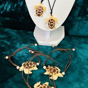 Carved Turtle Pendant Necklace and Bracelet Set in Cream & Brown